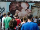 Party City Wall Murals Ost Und West In Berlin Nur Eingeborenen Merken S Noch