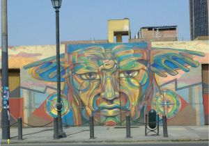 Tupac Wall Mural Un Mural De Tupac Amaru A Lo Gran Hermano Con Una Leyenda Que Dice